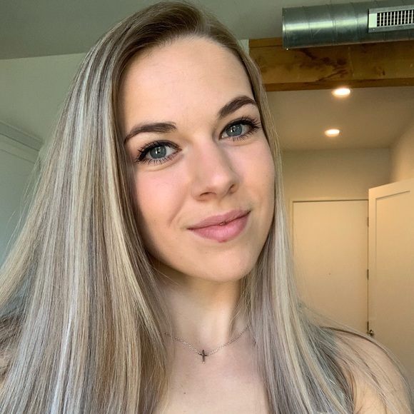 Meet your Posher, Madison - Picture 2 of 2